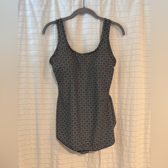 Shore Shapes Black and White Geometric Women's One-Piece Swimsuit Size 12 - Picture 1 of 8